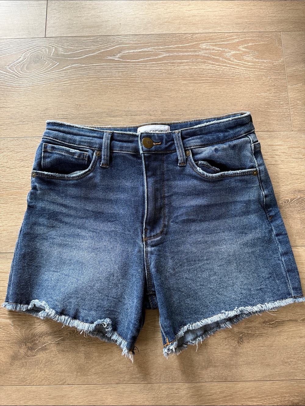 Evereve The Ever Short Frayed Hem | Medium Wash | Women’s